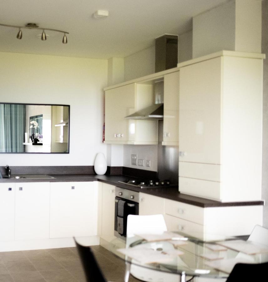 Stunning Sea Views, Luxury Apartment Beaches & Restaurants Are A Short Walk Away نيوكويي المظهر الخارجي الصورة
