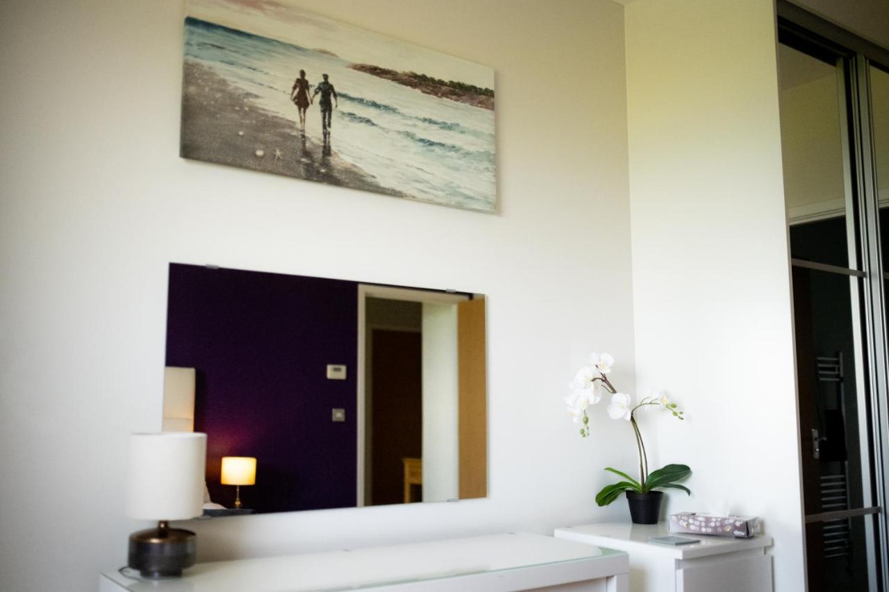 Stunning Sea Views, Luxury Apartment Beaches & Restaurants Are A Short Walk Away نيوكويي المظهر الخارجي الصورة